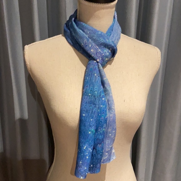 1988 Cosette Handmade marbled silk scarf, 56" x 11" Blue peacock pattern - Picture 2 of 16